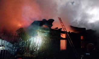 INCENDIU noaptea trecută în judeţul Cluj / Mai multe butelii evacuate / 7 ore au luptat pompierii cu focul