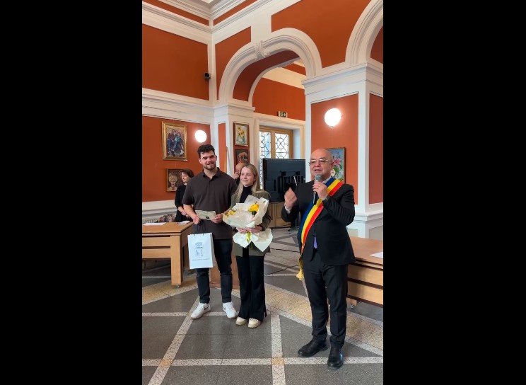 Cel mai tânăr cuplu căsătorit la Cluj-Napoca, premiat de Emil Boc