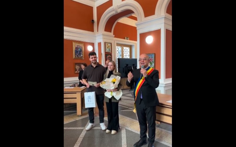 Cel mai tânăr cuplu căsătorit la Cluj-Napoca, premiat de Emil Boc