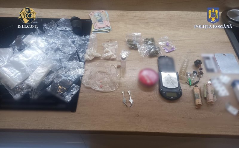 Traficanți de droguri, prinși în flagrant în Cluj-Napoca și Florești cu amfetamină, cocaină și alte substanțe. Au fost arestați preventiv