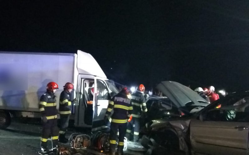 ACCIDENT în judeţul Cluj. 3 victime în urma impactului dintre 2 maşini şi o autoutilitară