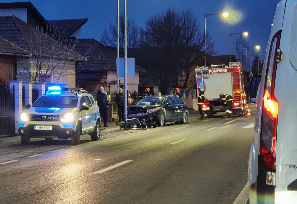 ACCIDENT în Floreşti. A intrat cu maşina în indicatorul rutier de la trecerera de pietoni