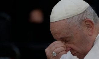 Papa Francisc a avut vineri o "criză" respiratorie în spital. Va fi înlocuit la liturghia din Miercurea Cenușii