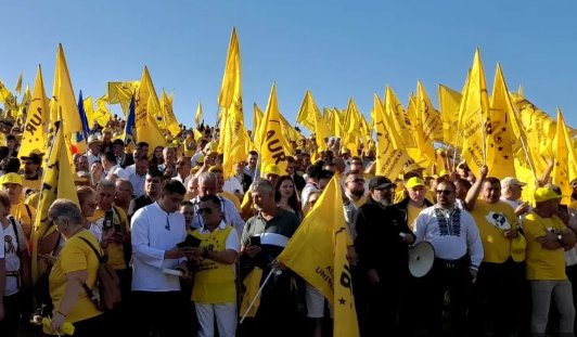 Protest AUR în Capitală. Simion: "Vor fi minim 100.000 de participanți"/ Clujenii, duși gratuit cu autocarul
