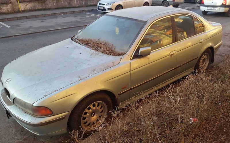 30 de mașini și scutere abandonate, scoase la vânzare la Cluj-Napoca. Prețurile pleacă de la 35 lei bucata