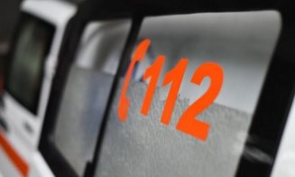 Scene înfiorătoare într-o familie. Un bărbat a aruncat cu benzină pe fiul său și i-a dat FOC