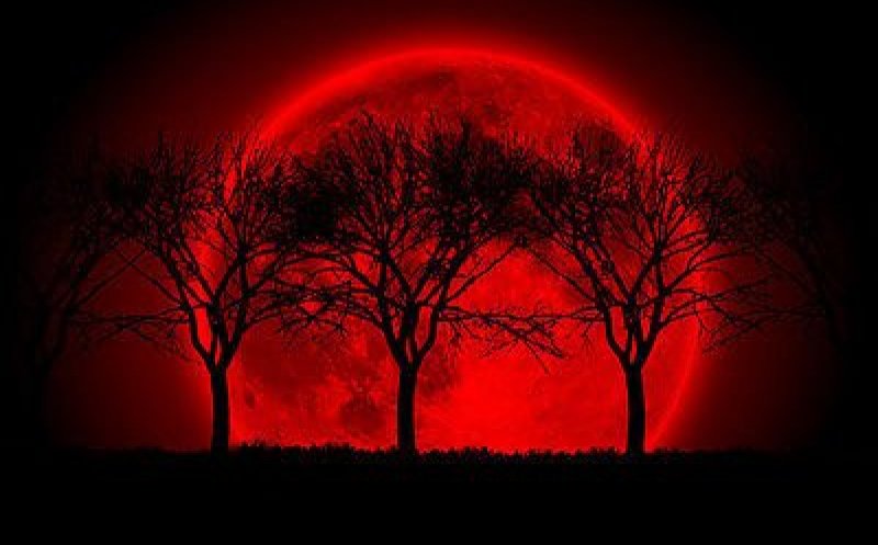 Lună „sângerie” pe cerul României! Când va avea loc spectaculosul fenomen astrologic