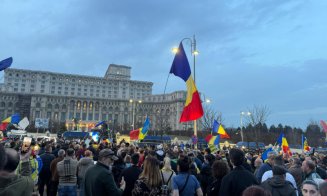 1.000 de susținători ai lui Georgescu protestează în fața CCR: „hoții-hoții”