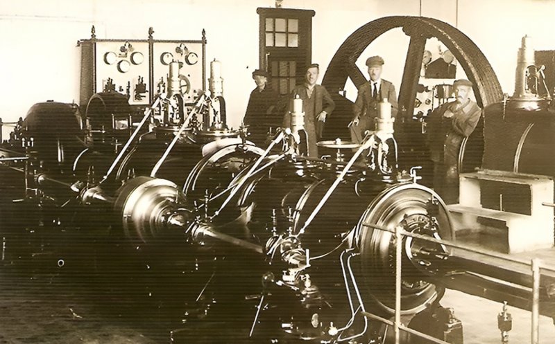 Utilaje și muncitori la fabrica de bere Ursus din Cluj