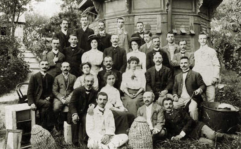 FOTO inedită din vechiul Cluj: Elevi ai cursului Asociației Apicultorilor din Transilvania