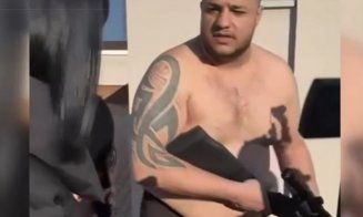 "Regele TikTok-ului", în chiloţi şi cu pușca în mână după percheziţiile poliţiştilor: "Au venit nişte hoţi cu cagule şi l-au căutat pe 