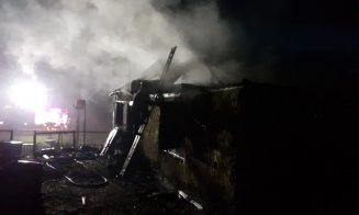 INCENDIU în judeţul Cluj / Casă distrusă de flăcări. Pompierii au luptat cu focul peste 4 ore / De la ce a pornit focul