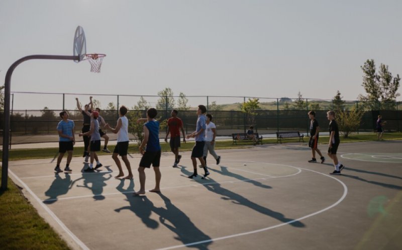 Ministerul Educației a publicat LISTA concursurilor sportive pentru care elevii pot lua bursă de merit