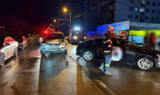 ACCIDENT în Cluj-Napoca / 2 mașini implicate și un tânăr de 20 de ani transportat la spital