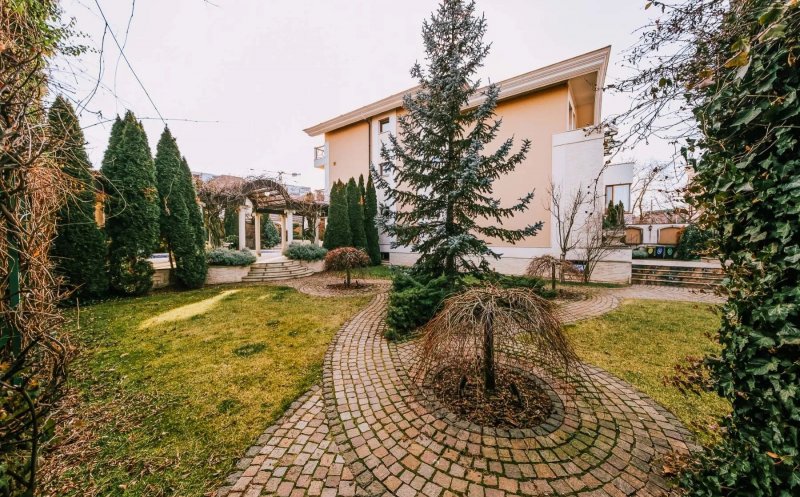 Cu cât se vinde o vila de lux în cartierul Andrei Mureșanu din Cluj-Napoca