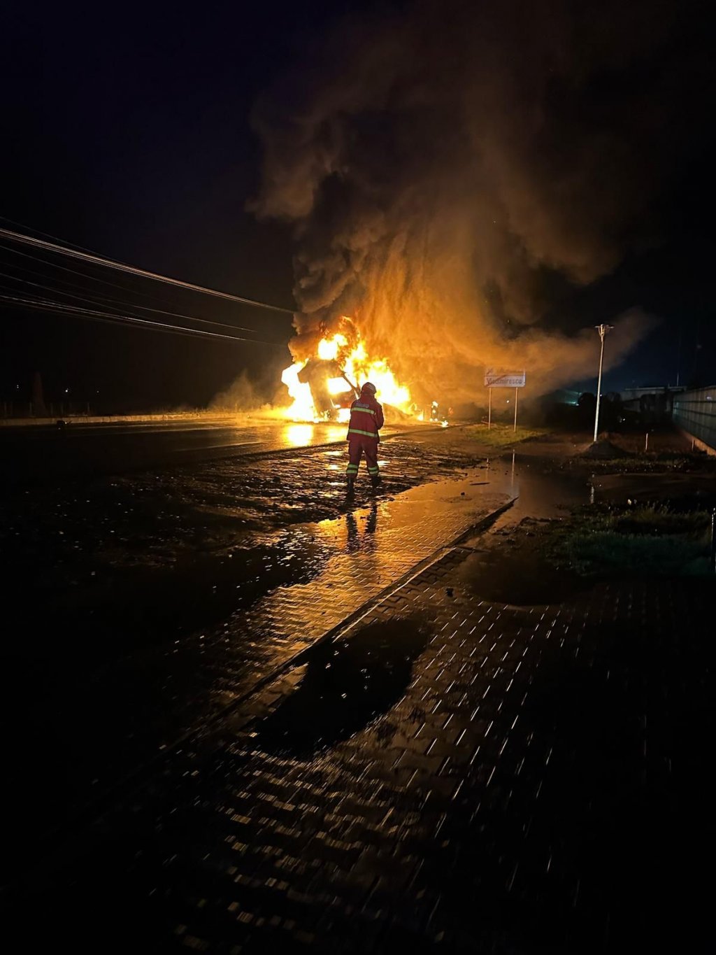 Doi șoferi de TIR au murit în urma unui accident grav