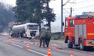 Circulaţie OPRITĂ pe DN1, mesaj Ro-Alert şi EVACUĂRI: Scurgeri de acid sulfuric dintr-o cisternă