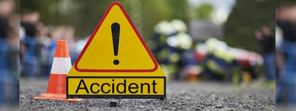 Cluj: Accident între o mașină și un microbuz. Doi bărbați au fost răniți