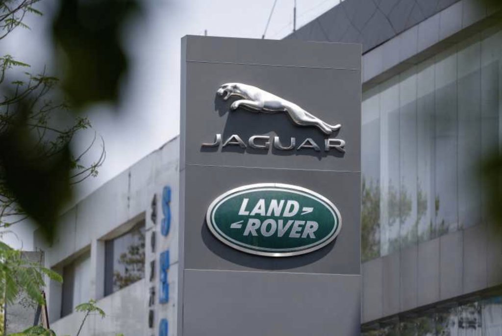 Efectele taxelor vamale SUA. Colosul auto Jaguar Land Rover suspendă livrările către America