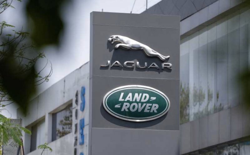 Efectele taxelor vamale SUA. Colosul auto Jaguar Land Rover suspendă livrările către America