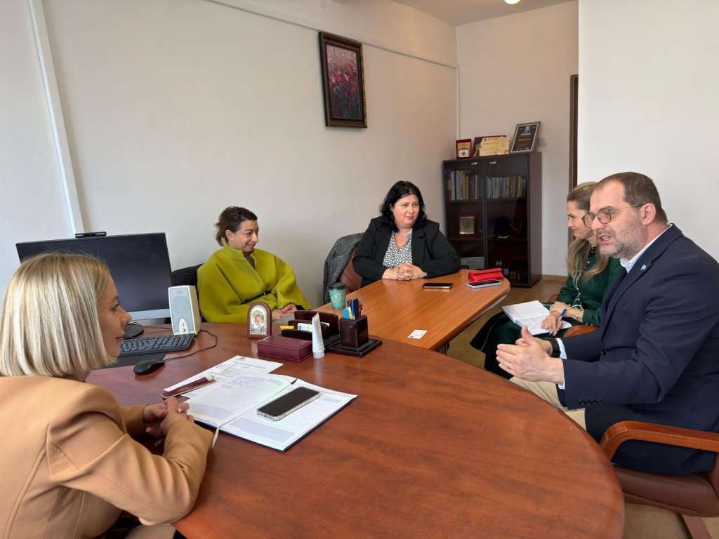 Discuții pe tema migrației la Prefectura Cluj. A participat șeful Misiunii Organizaţiei Internaţionale pentru Migraţie în România