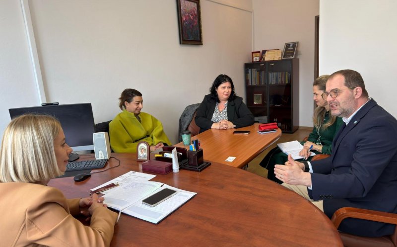 Discuții pe tema migrației la Prefectura Cluj. A participat șeful Misiunii Organizaţiei Internaţionale pentru Migraţie în România
