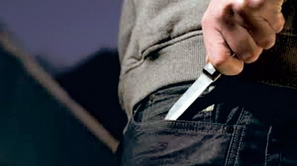 Tâlhărie șocantă în Cluj: Doi copii de 14 și 16 ani au amenințat un bătrân cu cuțitul și l-au lăsat fără economii