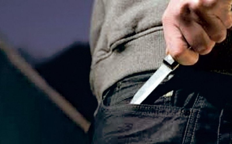 Tâlhărie șocantă în Cluj: Doi copii de 14 și 16 ani au amenințat un bătrân cu cuțitul și l-au lăsat fără economii