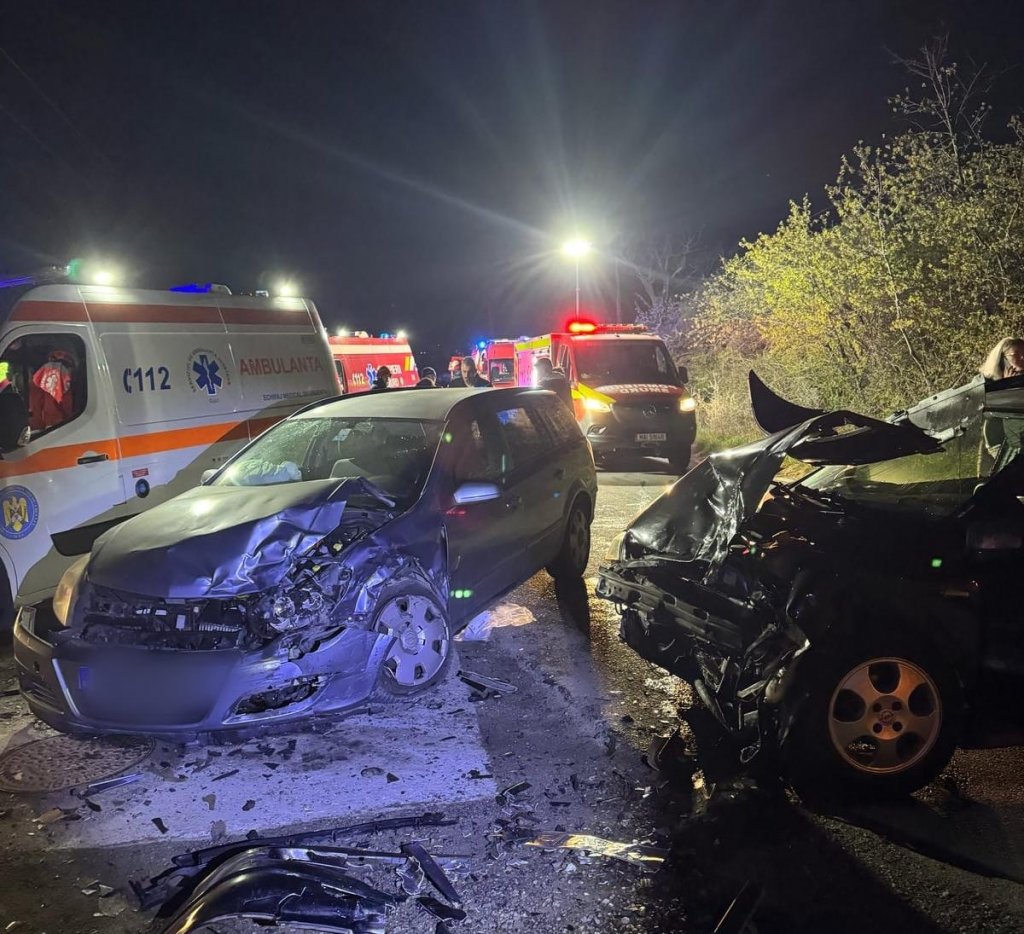 Accident rutier GRAV pe o stradă din Cluj: Patru victime, transportate la spital