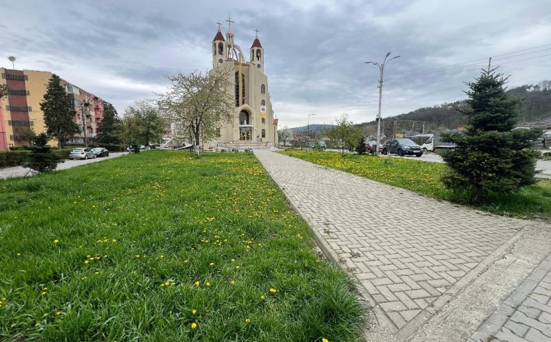 O piață din centrul municipiului Gherla își schimbă complet „fața”
