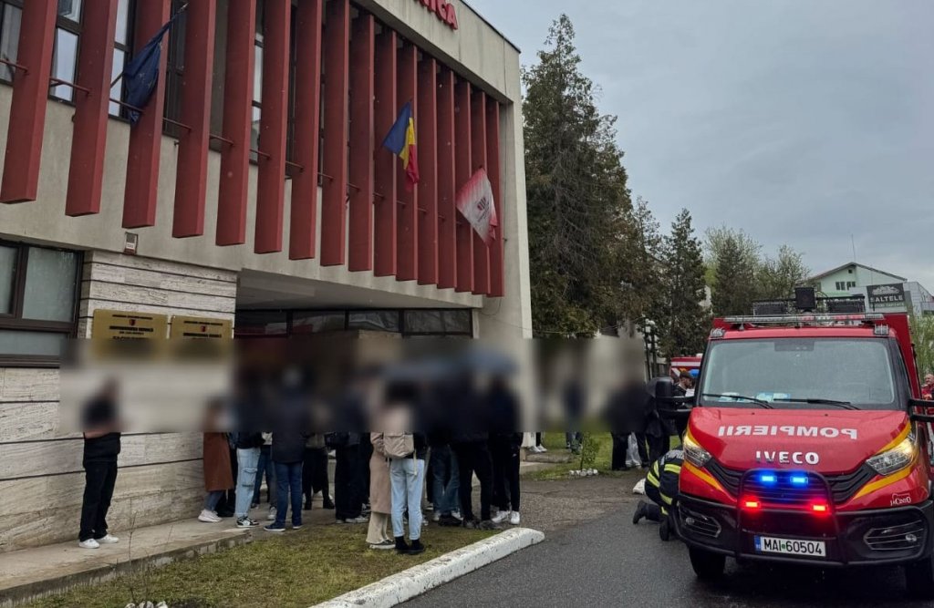 Pericol de intoxicație la UTCN: Un bărbat a fost preluat de SMURD, iar 150 de persoane s-au autoevacuat