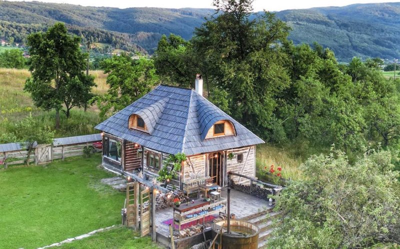 Căsuța din povești există în România, într-un sat din Apuseni