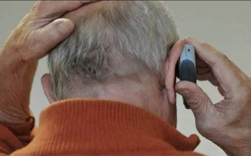 A sunat telefonul. Panică: "Soția și fiul tău au avut un accident!"/ Apoi a urmat înșelăciunea, iar 15.000 de lei au dispărut