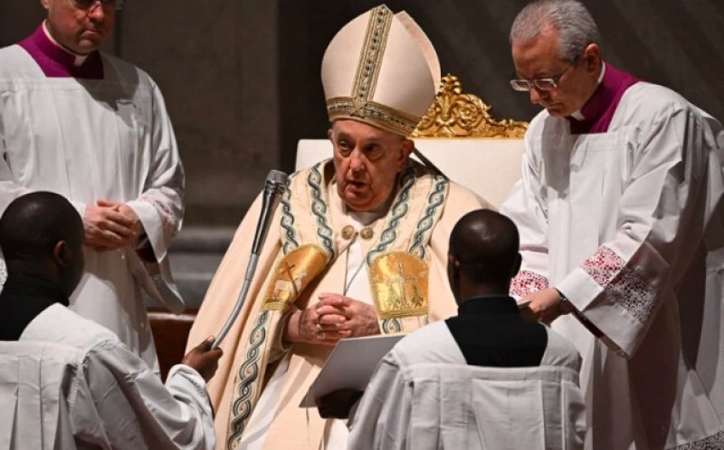 Papa Francisc a apărut în Piaţa Sfântul Petru. Mesajul transmis de Suveranul Pontif, la scurt timp după întrevederea cu vicepreşedintele JD Vance