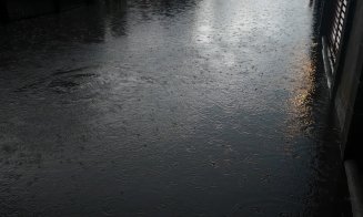 Străzi și curți inundate în Florești după furtuna de aseară / ”Anul asta pot trece de la barca cu vâsle, la barcă cu motor. Poate la anu' îmi iau yaht