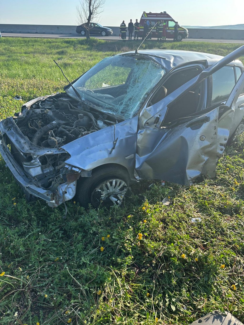 ACCIDENT în judeţul Cluj: Cu maşina rău "pe arătură", dar a scăpat cu viaţă