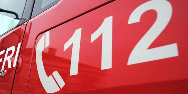 Cluj: Incendiu la două camioane parcate. Pompierii au intervenit