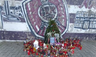 Altar în faţa arenei din Gruia: "Pe scări de stadion sub cer tăcut rămâne iubirea ta ce n-a dispărut"