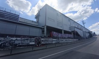 Altar în faţa arenei din Gruia: "Pe scări de stadion sub cer tăcut rămâne iubirea ta ce n-a dispărut"