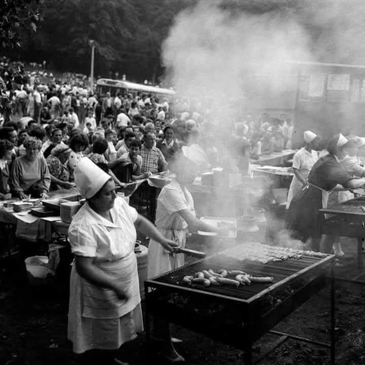 1 Mai Muncitoresc, în Pădurea Hoia. Ce amintiri au clujenii: ''Ce mai spectacole, ce mai mici, cârnați și fripturi și căzile alea cu gheață spartă pentru bere''