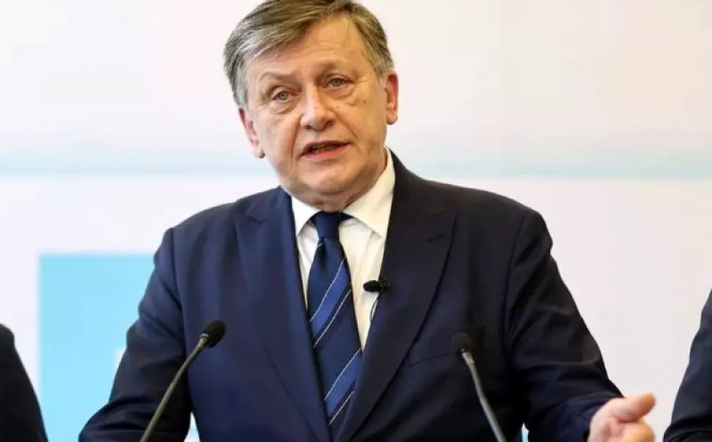 Crin Antonescu, după afișarea rezultatelor exit-poll: "Democrația înseamnă o bătălie. Așteptăm să numărăm fiecare vot"