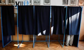 Telefonul unui clujean confiscat de polițiști după ce a fotografiat buletinul de vot. Câte incidente au fost raportate în județ