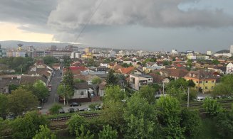 Rupere de nori la Cluj-Napoca: ploi torențiale, vânt puternic și pene de curent