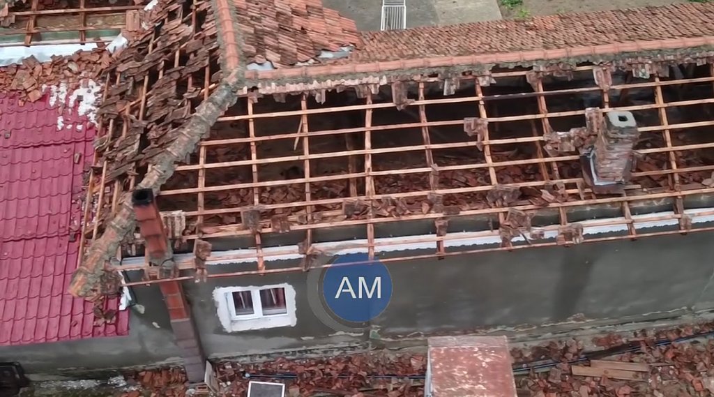 Sat distrus de grindină: 220 de locuințe arată ca după bombardamente