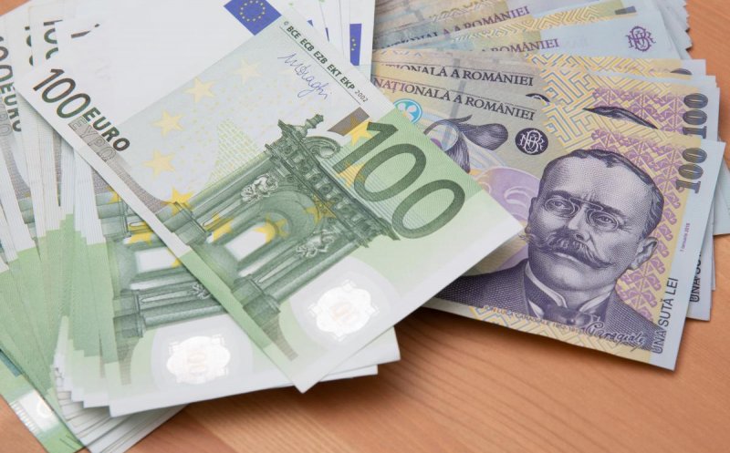EURO ar putea ajunge la 6 lei. Cine are de suferit
