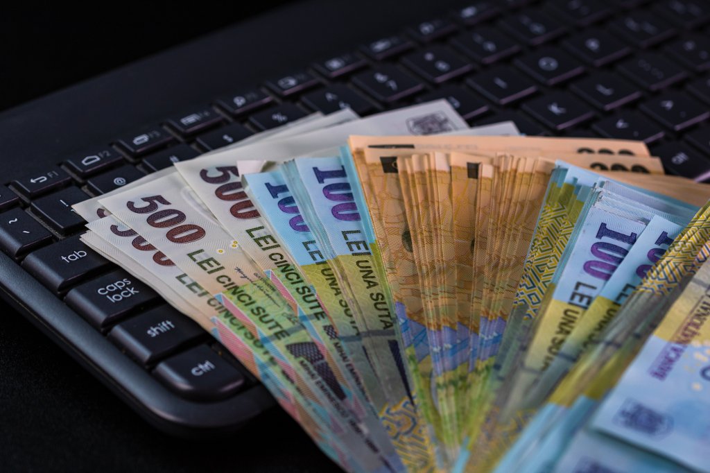 Salariile din IT au intrat la apă. Care au fost domeniile mai bine plătite în primele trei luni din 2025
