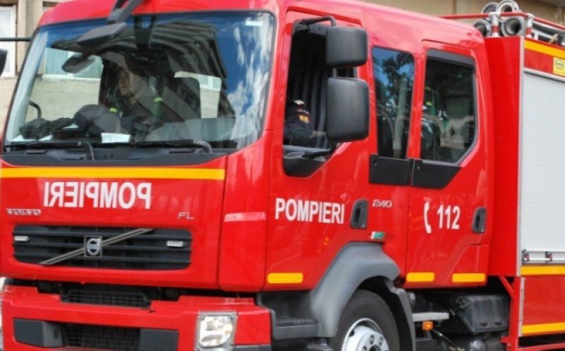 Incendiu într-un cimitir din Cluj-Napoca. Pompierii au intervenit de urgență