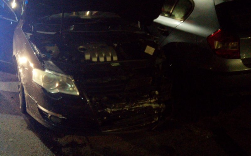 Un tânăr de 20 de ani, cu BMW, a lovit 5 mașini parcate. A fost transportat la spital