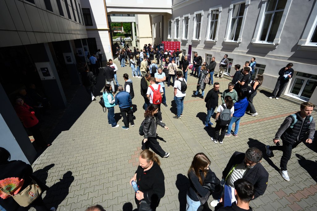 Sute de elevi au participat la simularea examenului de admitere la Universitatea Tehnică din Cluj-Napoca și la Ziua Porților Deschise