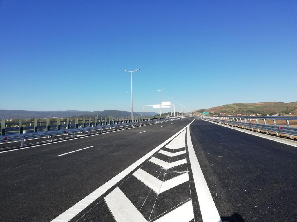 Un lot de autostradă, aproape de inaugurare: Pe 31 mai încep procedurile de recepţie, pe 15 iunie se dă în circulaţie